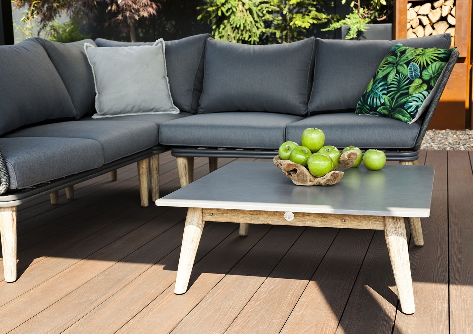 Wypoczynek ogrodowy – komfortowe meble do letniego relaksu